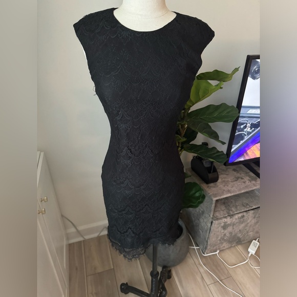 Beautiful black classy dress with open back - Picture 2 of 9